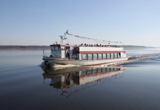 Rundfahrten von den jeweiligen Häfen, oder Linienfahrten von Hafen zu Hafen // © Fahrgastschifffahrt Kruse & Voss Rundfahrten von den jeweiligen Häfen, oder Linienfahrten von Hafen zu Hafen // © Fahrgastschifffahrt Kruse & Voss