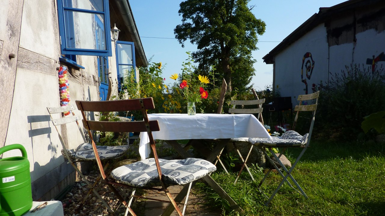 Kreative Arbeitsatmosphäre vor dem Kunsthaus // © Anja Röhl Kreative Arbeitsatmosphäre vor dem Kunsthaus // © Anja Röhl