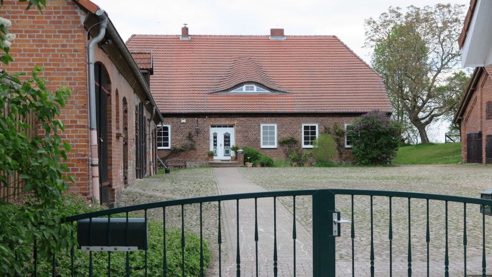 Das Tor zum Nussbaumhof // &copy; Nussbaumhof