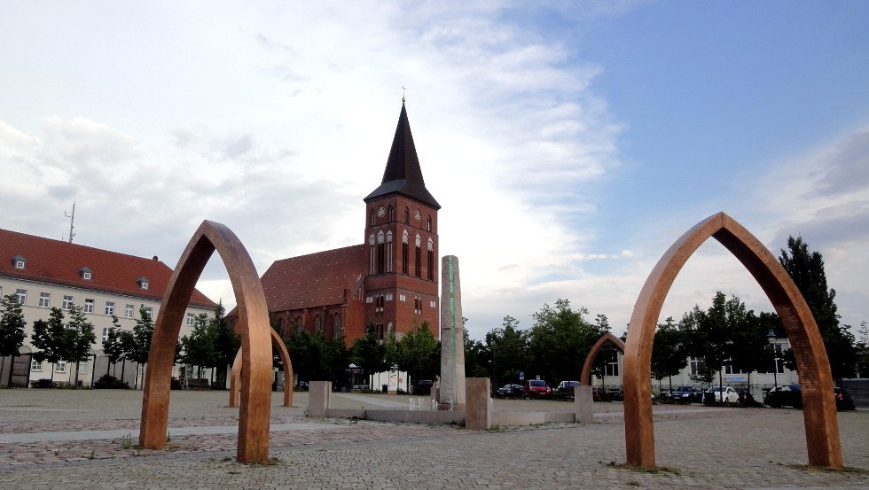 Der Marktplatz in Pasewalk mit Blick auf die Marienkirche, © TVV/Spittel