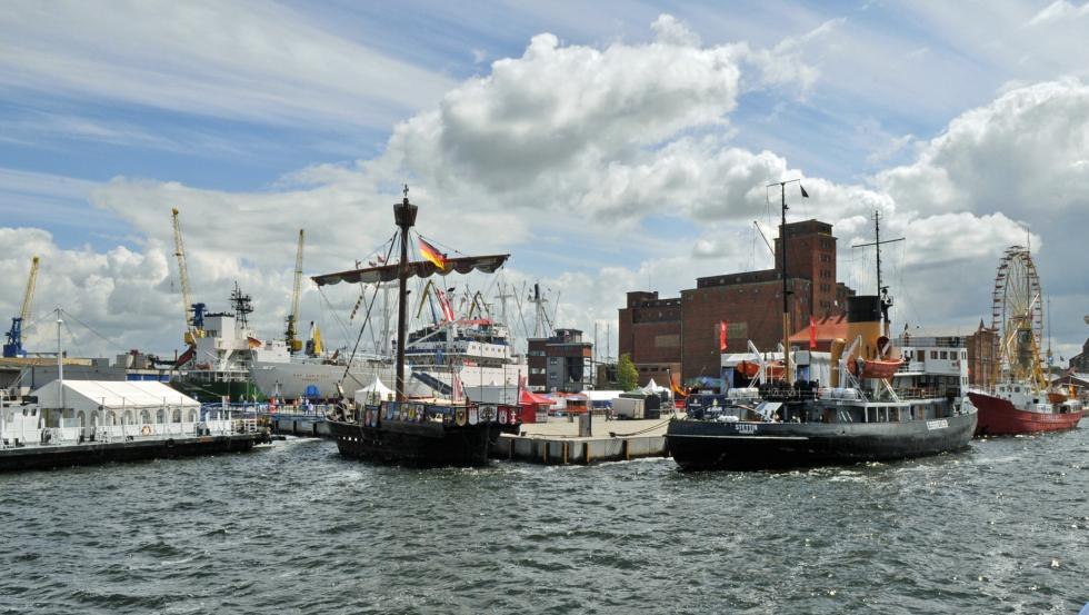 Alter Hafen w&auml;hrend der Hafentage im Juni // &copy; Jens Meyer