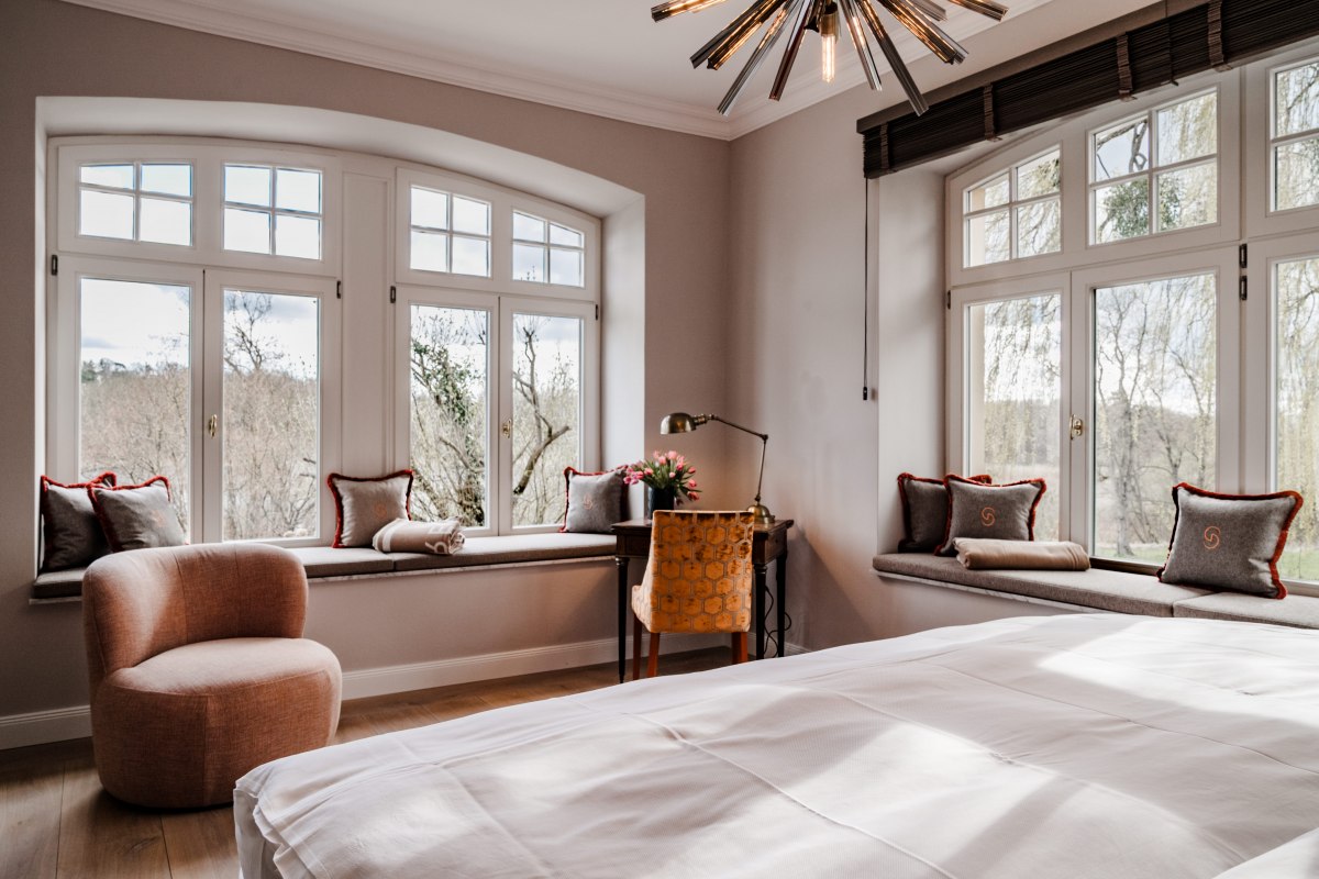 Großzügige Zimmer mit viel Freiraum // © Reset Hotel Groß Plasten / Finn Steen Großzügige Zimmer mit viel Freiraum // © Reset Hotel Groß Plasten / Finn Steen