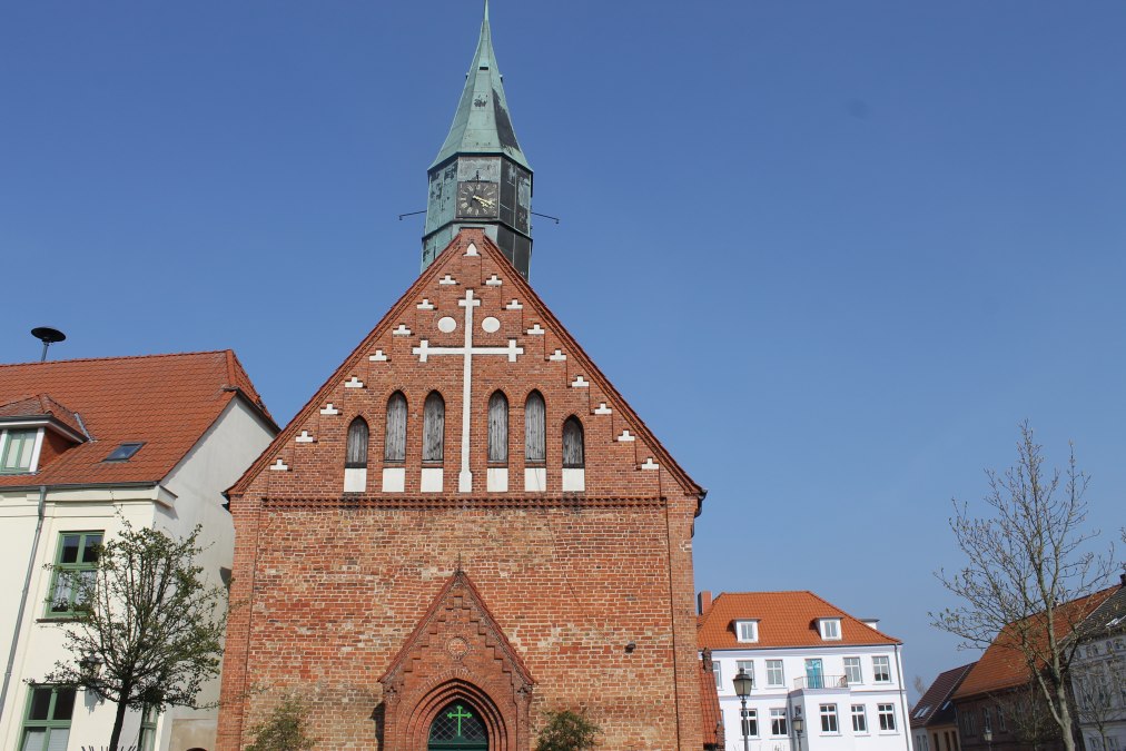 Kirche auf dem Marktplatz, © Touristinformation Krakow am See