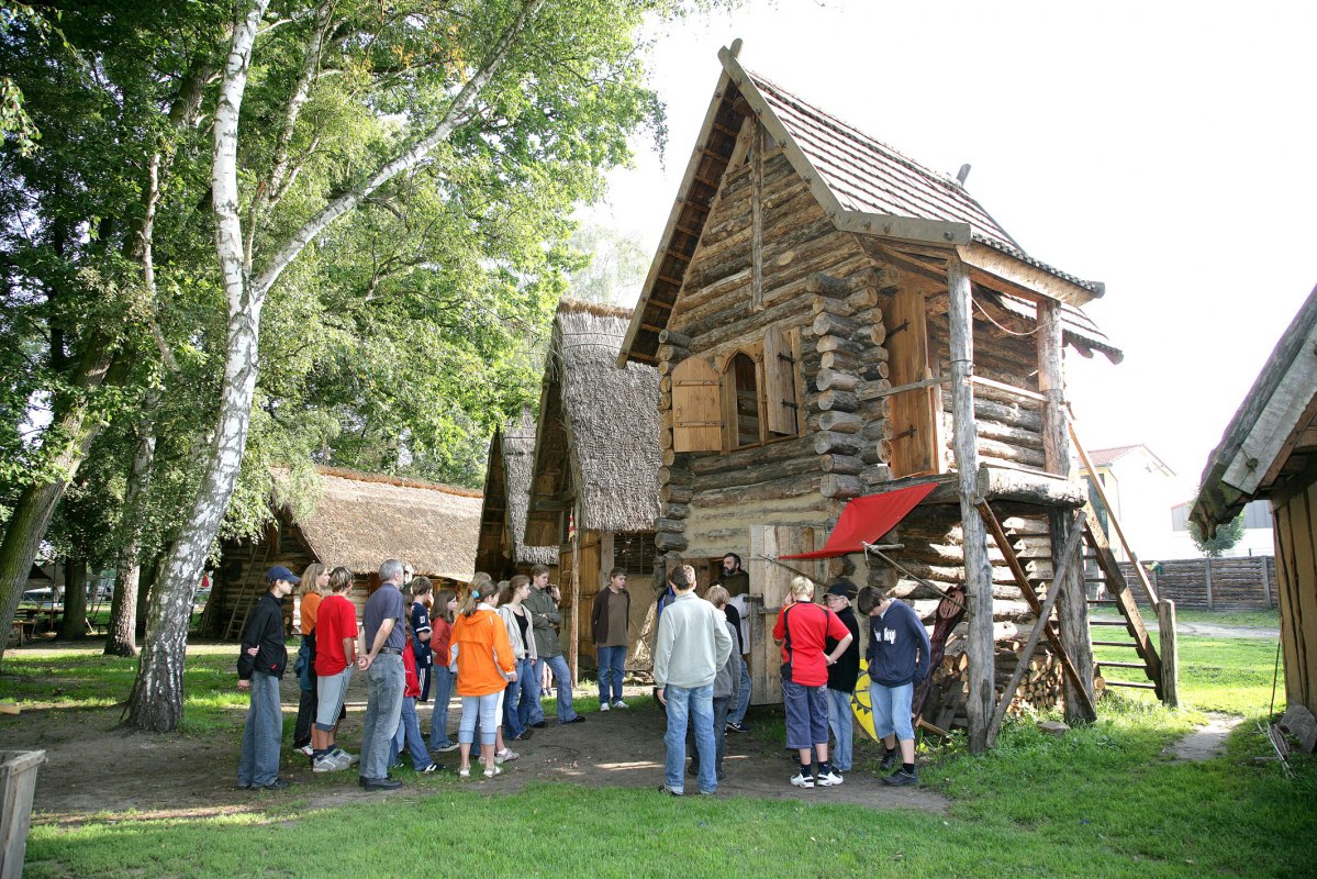 Führung im Castrum Turglowe // © I. Müggenburg Führung im Castrum Turglowe // © I. Müggenburg