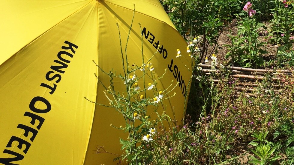 Gelber Schirm zu Kunst Offen (Symbolbild) // &copy; TV Mecklenburg-schwerin e.V.