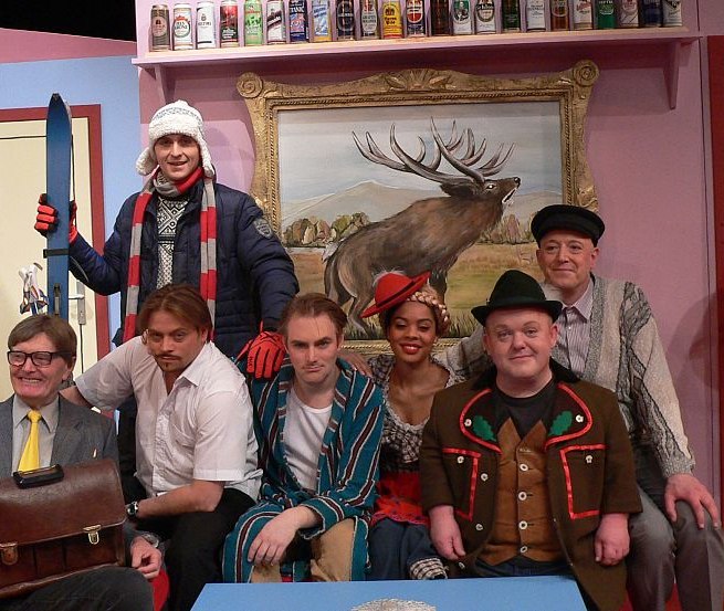 De theatertent Chapeau Rouge is speciaal ontworpen voor theatervoorstellingen // © Vorpommersche Landesbühne De theatertent Chapeau Rouge is speciaal ontworpen voor theatervoorstellingen // © Vorpommersche Landesbühne