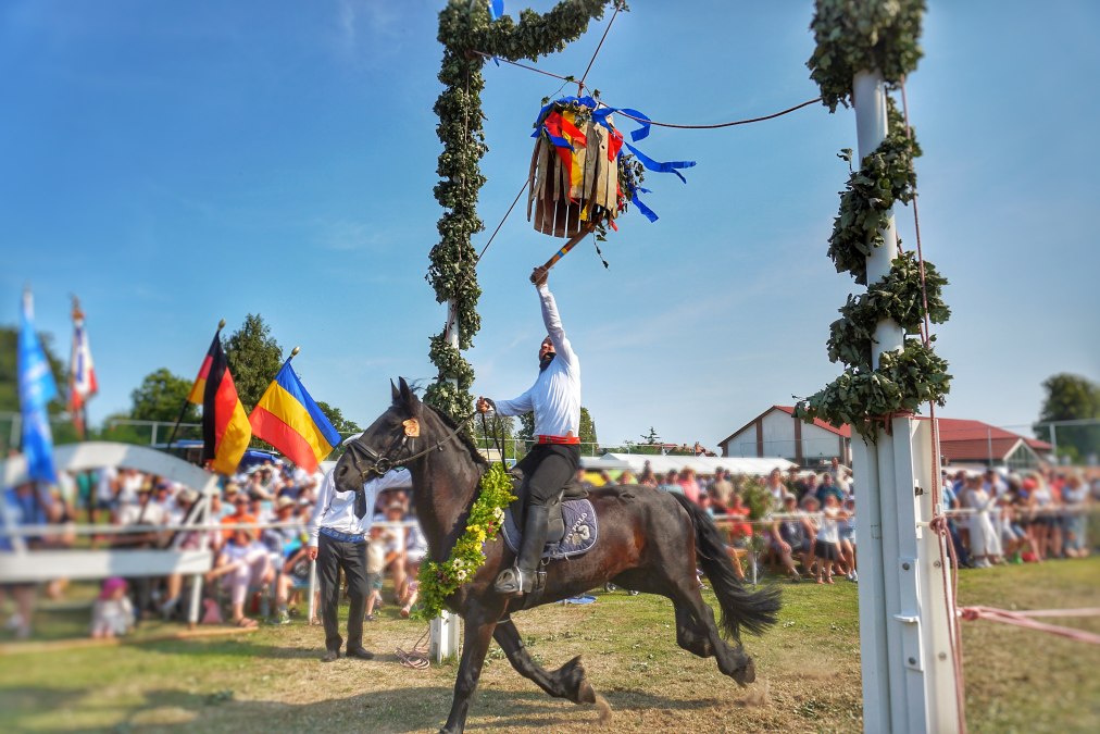 Tonnenabschlagen Wustrow, © Kevin Schiemann / KVW Wustrow Tonnenabschlagen Wustrow, © Kevin Schiemann / KVW Wustrow