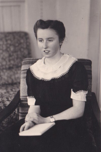 Frau Stern, warum ist es so wichtig sich zu erinnern? Frau Stern, warum ist es so wichtig sich zu erinnern?