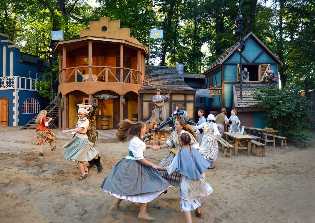 Müritz-Saga auf der Freilichtbühne Waren (Müritz) // © Müritz-Saga Müritz-Saga auf der Freilichtbühne Waren (Müritz) // © Müritz-Saga