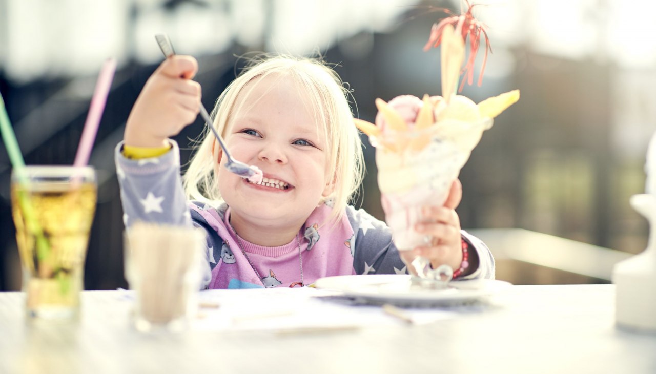 Lecker Eis essen, &copy; Van der Valk Linstow