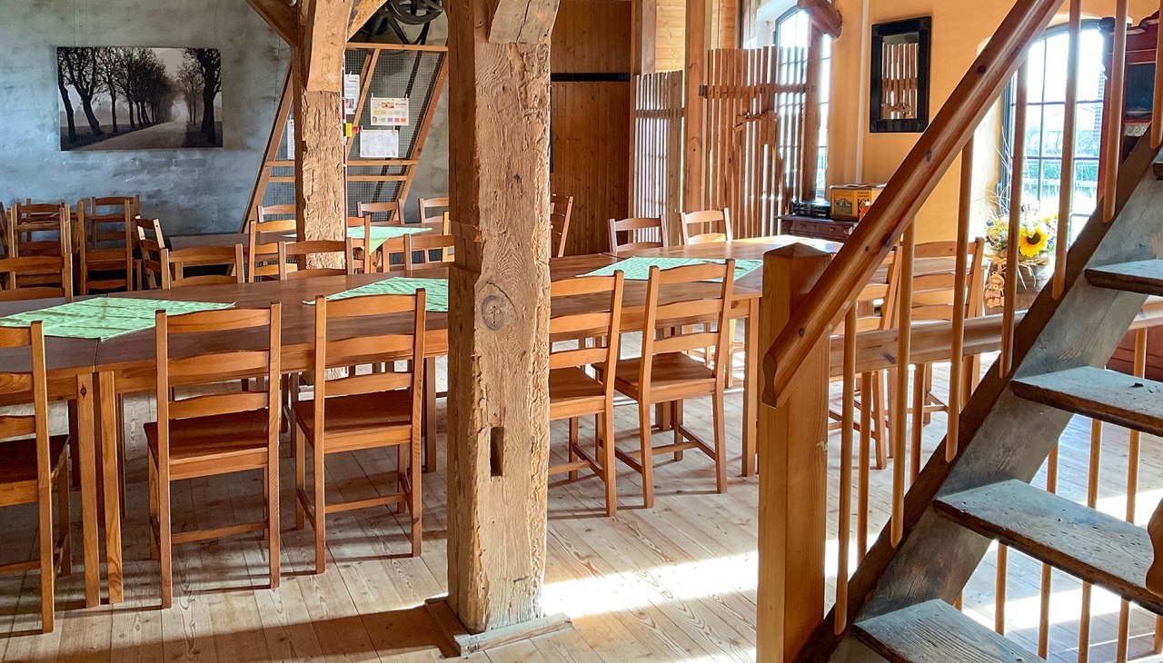 Innenansicht der ersten Etage, die zu einem gemütlichen Gemeinschaftsraum umgebaut wurde, © Monika Lehn Innenansicht der ersten Etage, die zu einem gemütlichen Gemeinschaftsraum umgebaut wurde, © Monika Lehn