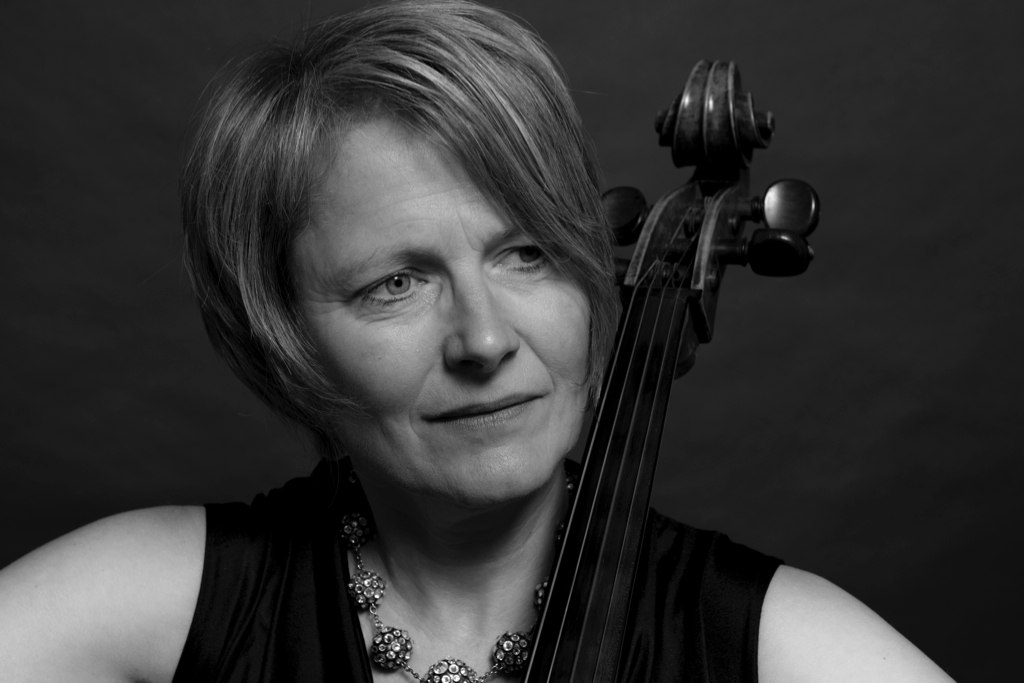 Organisatrice en medewerkster Friederike Fechner, namens 10 andere muzikanten die aan het concert meewerken // © Mathias Wentz Organisatrice en medewerkster Friederike Fechner, namens 10 andere muzikanten die aan het concert meewerken // © Mathias Wentz