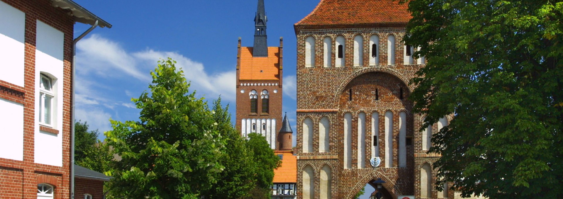 Stadttor Usedom mit Museum und Kirche, © Stadtinformation Usedom