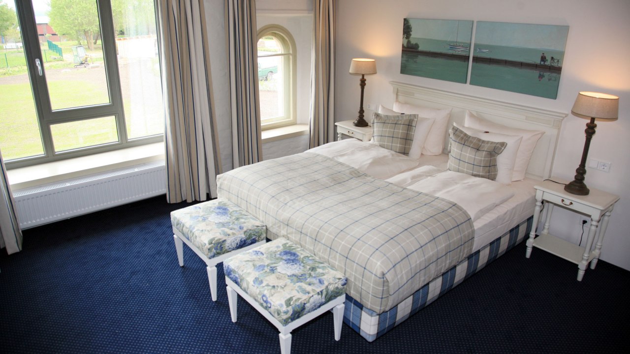 Doppelbett im Hotel "Alter Kornspeicher" Neustrelitz // © Alter Kornspeicher Doppelbett im Hotel "Alter Kornspeicher" Neustrelitz // © Alter Kornspeicher