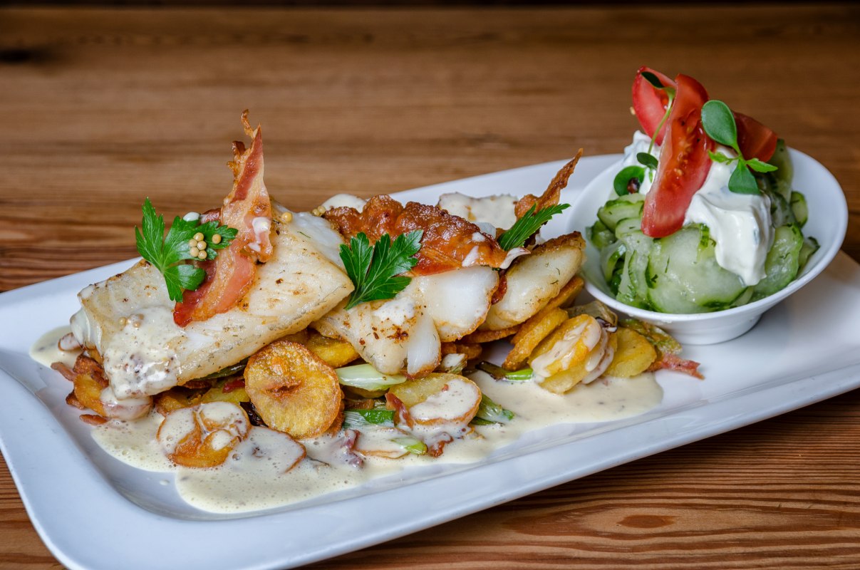 Echter K&uuml;stenklassiker - unser R&uuml;gener Pannfisch. // &copy; Kutterfisch Restaurant