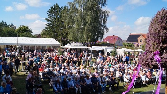 Evenemententerrein voor het openluchtpodium // © Katharina Donath Evenemententerrein voor het openluchtpodium // © Katharina Donath