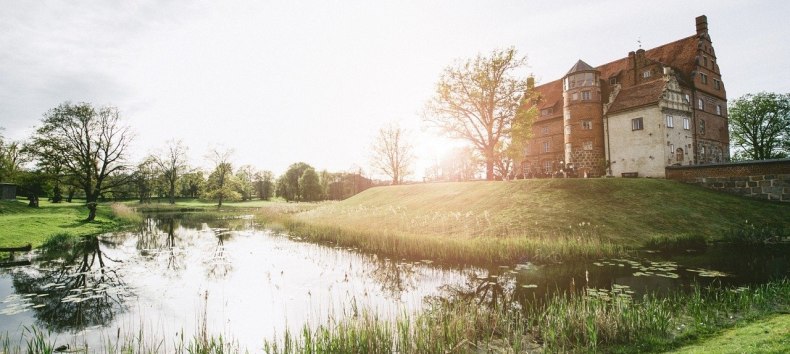Schloss Ulrichshusen: Hier schlägt das Herz der Festspiele Mecklenburg-Vorpommern // © Ulrichshusen/Steffen Stilpirat Böttcher Schloss Ulrichshusen: Hier schlägt das Herz der Festspiele Mecklenburg-Vorpommern // © Ulrichshusen/Steffen Stilpirat Böttcher