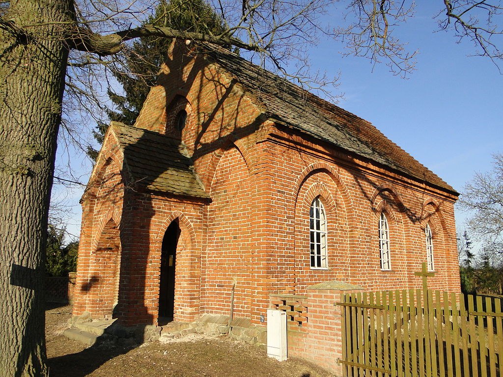 Kirche Conow // &copy; By Niteshift (Eigenes Werk) [CC BY-SA 3.0 (http://creativecommons.org/licenses/by-sa/3.0)], via Wikimedia Commons