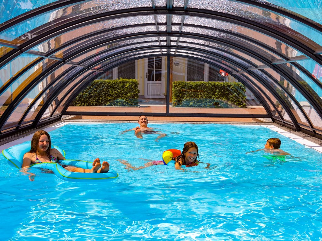Ferienanlage Zum See mit Pool in Plau am See // &copy; Ferienanlage Zum See in Plau am See