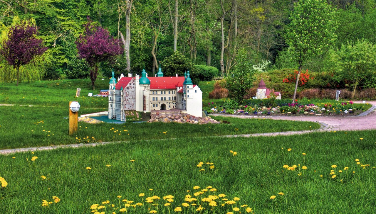 Frühlingshaftes Schloss Güstrow (Modell), © gemeinnützige AFW GmbH/miniland MV Frühlingshaftes Schloss Güstrow (Modell), © gemeinnützige AFW GmbH/miniland MV