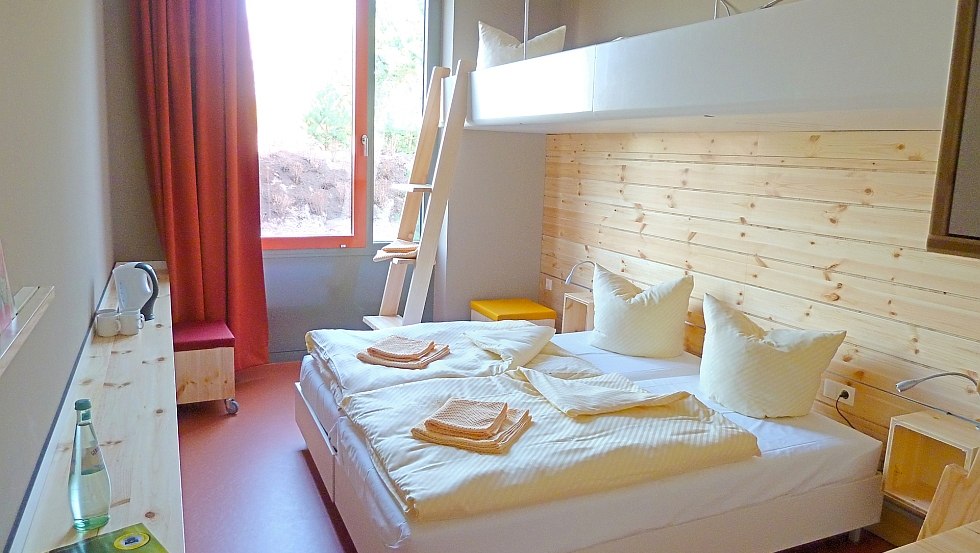 Platz für die ganze Familie bieten unsere gemütlichen 4-Bett-Zimmer, © Kur- und Tourismus GmbH Zingst Platz für die ganze Familie bieten unsere gemütlichen 4-Bett-Zimmer, © Kur- und Tourismus GmbH Zingst