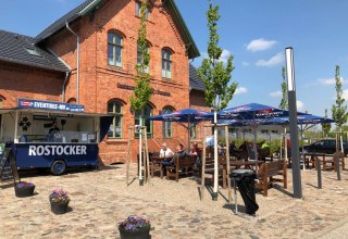 Das alte Bahnhofsgebäude überzeugt mit seinem Charme. // © LOK - Die Pension - Das Restaurant Das alte Bahnhofsgebäude überzeugt mit seinem Charme. // © LOK - Die Pension - Das Restaurant