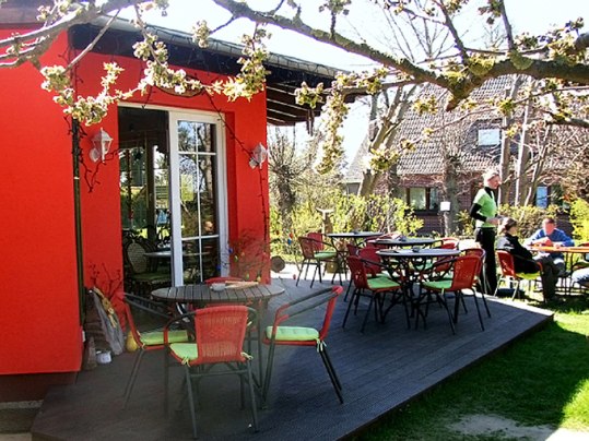 &copy; &copy; Janine Behrens