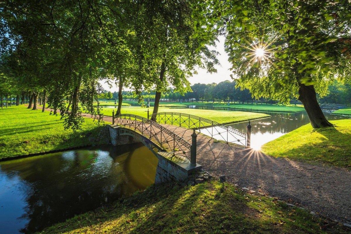 De paleistuinen van Schwerin nodigen uit voor een wandeling // © SSGK MV / Timm Allrich De paleistuinen van Schwerin nodigen uit voor een wandeling // © SSGK MV / Timm Allrich