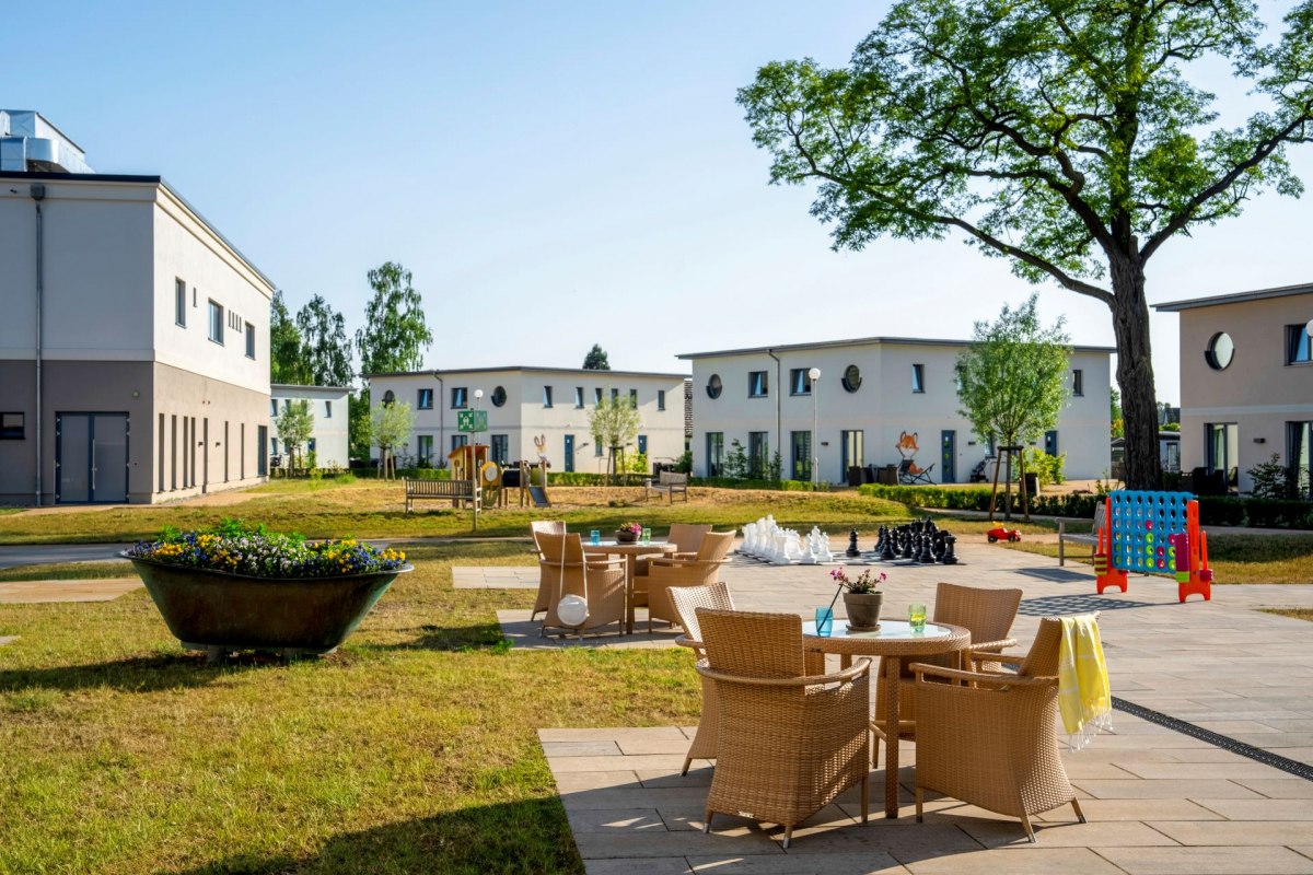 Gemütlicher Sitzbereich auf der Terrasse des Familienresorts Usedom // © SEETELHOTELS Gemütlicher Sitzbereich auf der Terrasse des Familienresorts Usedom // © SEETELHOTELS