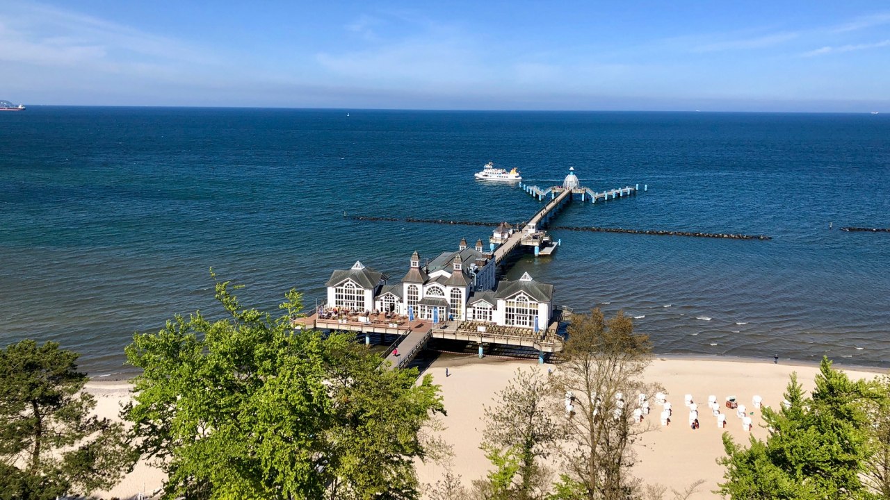 Direkt an der Selliner Seebrücke // © arcona_Nico Offermann Direkt an der Selliner Seebrücke // © arcona_Nico Offermann