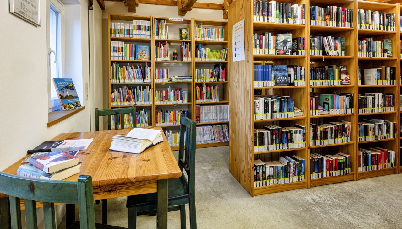 Käthe-Miethe-Bibliothek, © © Kurverwaltung Ahrenshoop · Foto Voigt & Kranz UG Käthe-Miethe-Bibliothek, © © Kurverwaltung Ahrenshoop · Foto Voigt & Kranz UG