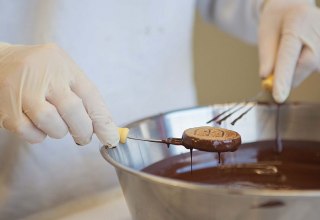 Stralsunder Marzipan - klassisch in Handarbeit gefertigt, &copy; Stefan M&uuml;ller