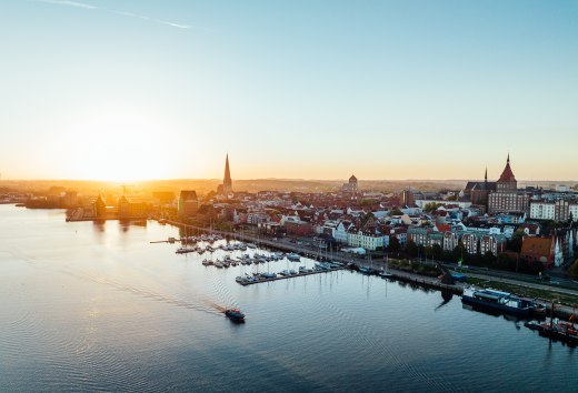 Die Hanse- und Universitätsstadt Rostock ist ein spannendes Ziel für Herbsturlauber, die gerne kulinarisch genießen // © MV-T/Gänsicke Die Hanse- und Universitätsstadt Rostock ist ein spannendes Ziel für Herbsturlauber, die gerne kulinarisch genießen