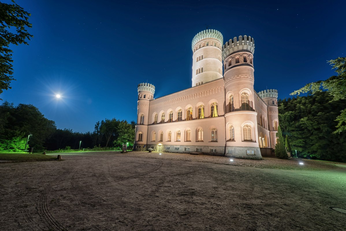 Jagdschloss Granitz bei Vollmond // © SSGK MV / Mirko Boy Jagdschloss Granitz bei Vollmond // © SSGK MV / Mirko Boy