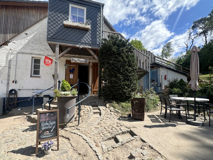 Café Hufschlag Außenansicht, © Landurlaub M-V e.V./ Anika Weisbrich Café Hufschlag Außenansicht, © Landurlaub M-V e.V./ Anika Weisbrich