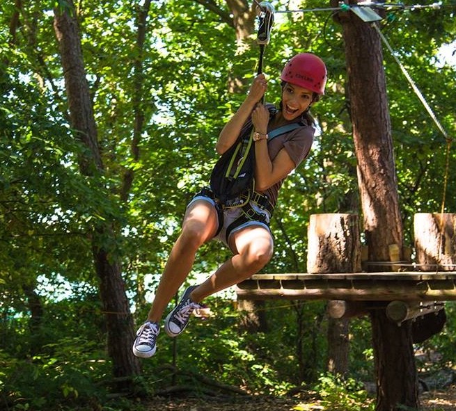 Der Kletterwald l&auml;dt mit 8 verschiedenen Parcours zu &uuml;ber 70 Kletteraufgaben ein // &copy; Sven Lingott / Gut Dar&szlig;