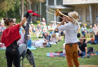 Kranich Kalypso trifft die blechlotsen // &copy; Oliver Borchert