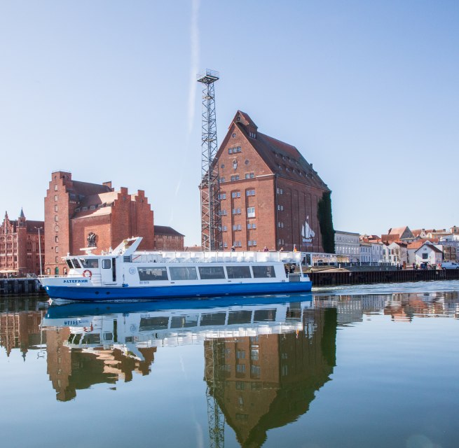 Hafentouren Stralsund mit dem Fahrgastschiff "Altef&auml;hr". // &copy; Wei&szlig;e Flotte GmbH