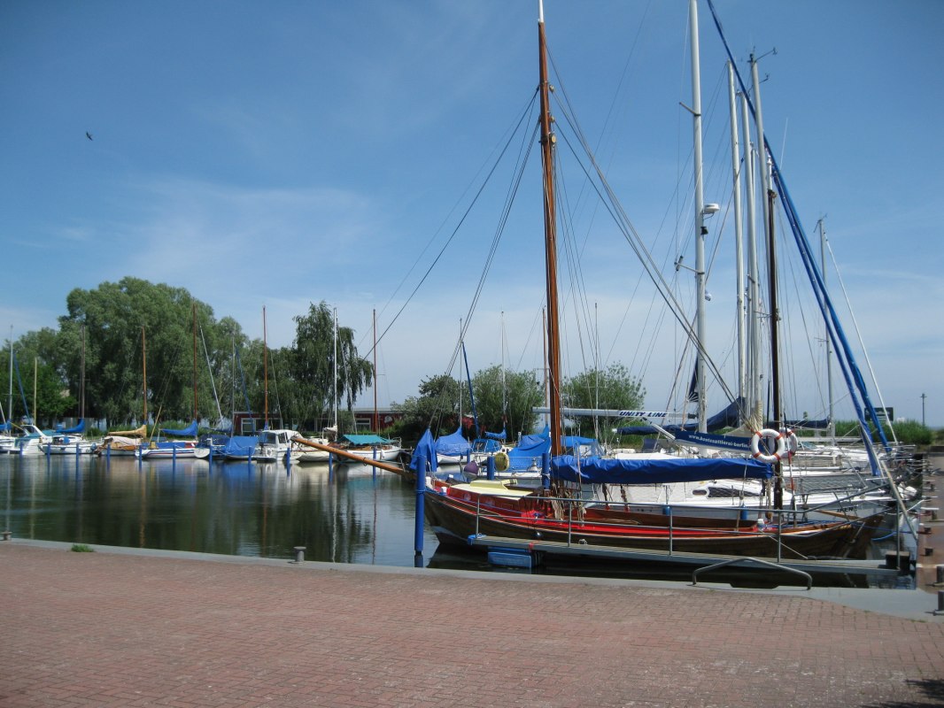Der Yachthafen im Erholungsort Mönkebude bietet einen Rundumservice an. // © Angelika Michaelis Der Yachthafen im Erholungsort Mönkebude bietet einen Rundumservice an. // © Angelika Michaelis
