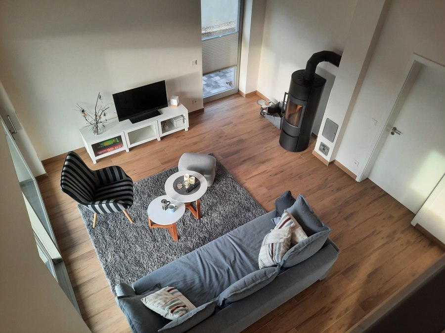 Zicht vanaf de galerij naar de woonkamer, © Oliver Milz Zicht vanaf de galerij naar de woonkamer, © Oliver Milz