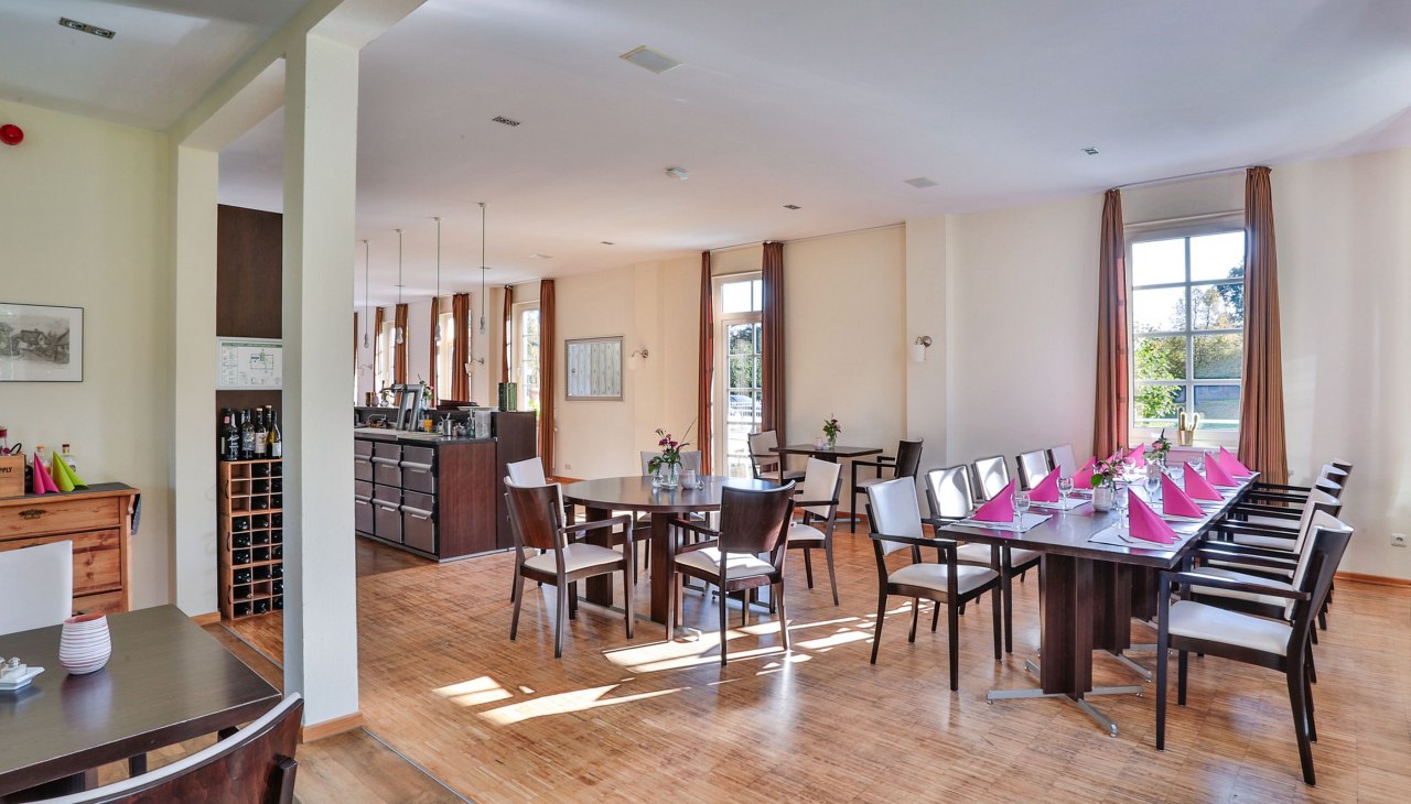 Lichtdoorstroomde ontbijtruimte, © Gutshaus Gremmelin Lichtdoorstroomde ontbijtruimte, © Gutshaus Gremmelin