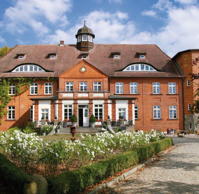 Das Hotel Schloss Basthorst Außenansicht // © Hotel Schloss Basthorst/Michael Frahm Das Hotel Schloss Basthorst Außenansicht // © Hotel Schloss Basthorst/Michael Frahm