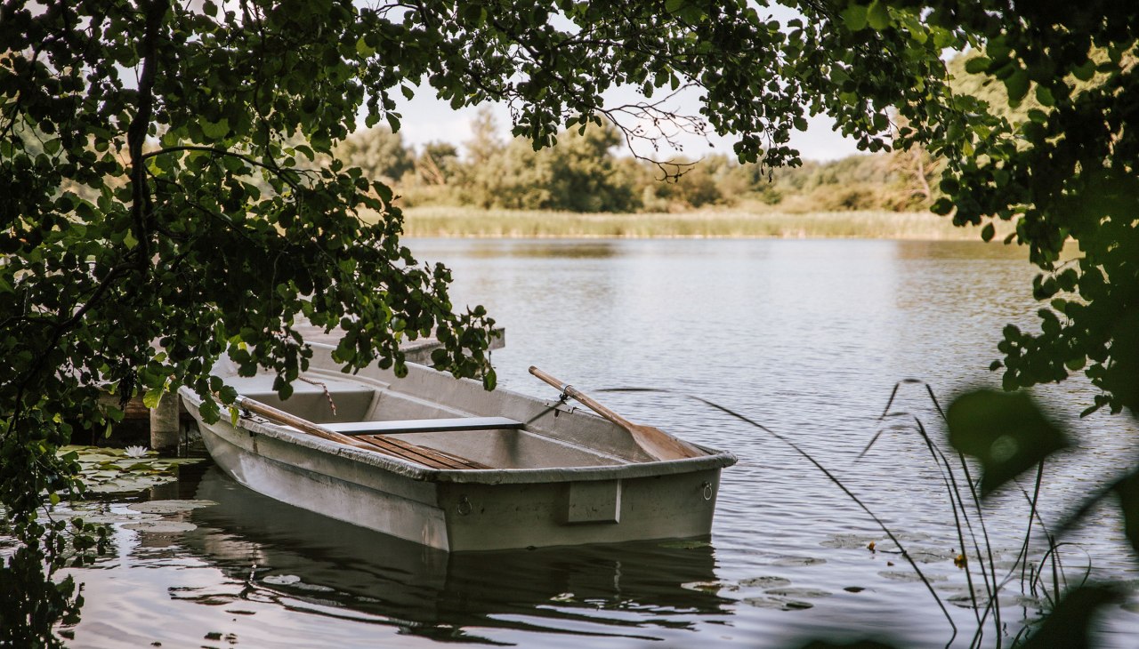 Ein Boot für eure kleine Auszeit auf dem See, © Gutshaus Gremmelin Ein Boot für eure kleine Auszeit auf dem See, © Gutshaus Gremmelin