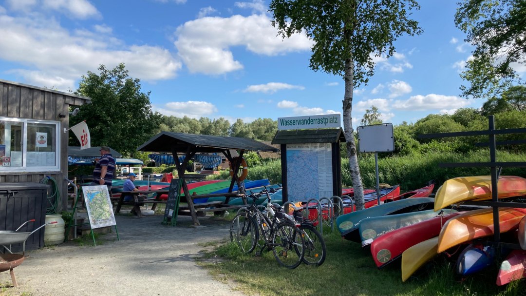 Am Wasserwanderrastplatz Marlow, © Manuela Steimle Am Wasserwanderrastplatz Marlow, © Manuela Steimle