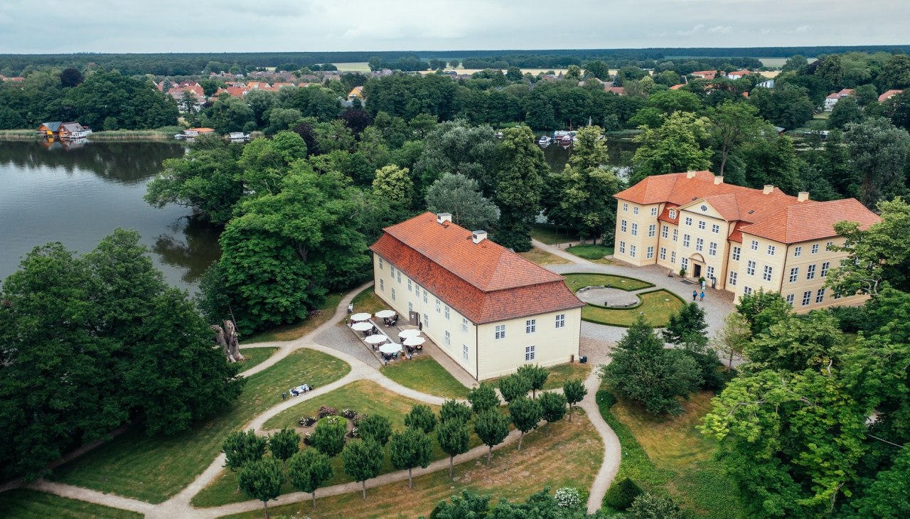 Schloss und 3 K&ouml;niginnen Palais auf der Schlossinsel Mirow_1-min, &copy; TMV G&auml;nsicke