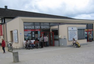 Direkt an der Seebr&uuml;cke in Bansin informiert das "Haus des Gastes" &uuml;ber den Ort. // &copy; MV-T/Kl&uuml;ber