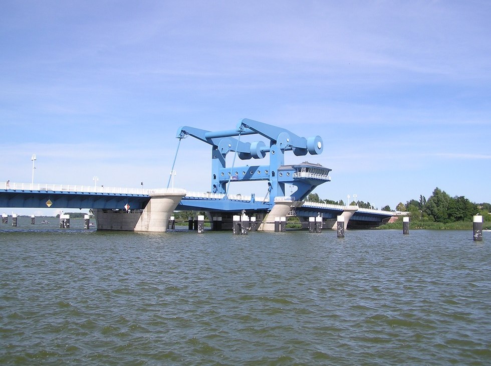 Peene-Brücke aus der Ferne, © Baltzer Peene-Brücke aus der Ferne, © Baltzer