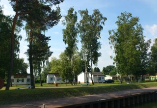 Strandnahe Ferienhäuser am Stettiner Haff // © Touristinformation Mönkebude Strandnahe Ferienhäuser am Stettiner Haff // © Touristinformation Mönkebude
