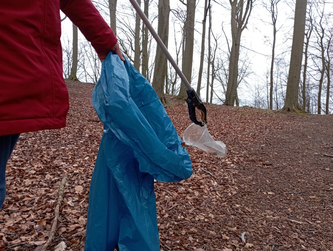 Bild M&uuml;llsammeln, &copy; Biosph&auml;renreservat SO R&uuml;gen