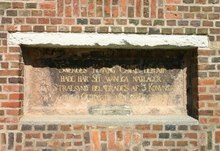 Die Gedenktafel erinnert an Karl XII.. // &copy; Tourismuszentrale Hansestadt Stralsund